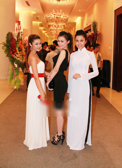 Cao Thùy Linh chụp ảnh cùng Linh Chi, Mỹ Xuân