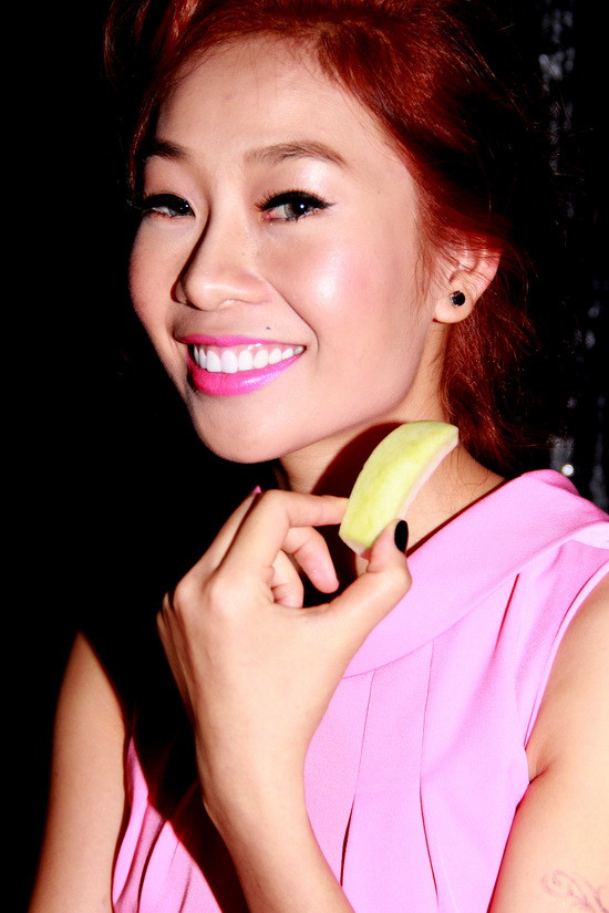 Lần đầu tái xuất, bản thân Hồng Hà cũng nghĩ mình không tránh khỏi bị "soi". Nhưng ngược lại, cô được mọi người bày tỏ sự thân thiện, vui vẻ, nhẹ nhàng trò chuyện và tuyệt nhiên không nhắc gì đến quá khứ xấu. Lần đầu tái xuất, bản thân Hồng Hà cũng nghĩ mình không tránh khỏi bị "soi". Nhưng ngược lại, cô được mọi người bày tỏ sự thân thiện, vui vẻ, nhẹ nhàng trò chuyện và tuyệt nhiên không nhắc gì đến quá khứ xấu.