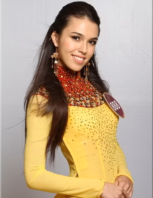 Daniela Nguyễn Thu Mây Sở hữu một vẻ đẹp rất “Tây” nhưng có một tâm hồn thuần khiết, mang đậm phong cách Việt là điều tưởng như mâu thuẫn nhưng lại hợp lý ở cô gái đến từ Séc. “Bông hồng lai” này đã đạt danh hiệu Á hậu 3 cuộc thi Hoa hậu Siêu quốc gia 2011.