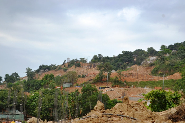 Đại công trường "băm nát" một vùng Sơn Trà của Công ty cổ phần Biển Tiên Sa. Ảnh: TT Đại công trường "băm nát" một vùng Sơn Trà của Công ty cổ phần Biển Tiên Sa. Ảnh: TT