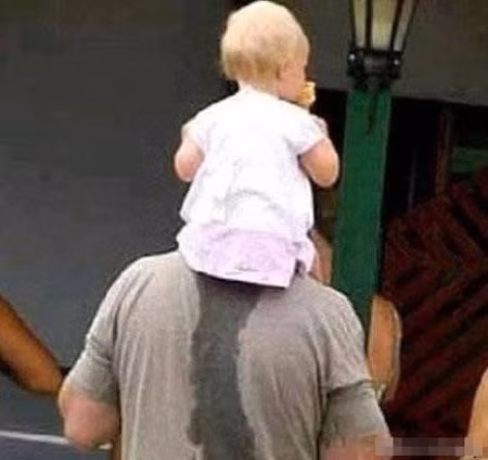 Trời đẹp đi dạo bố ơi! Nhưng con buồn quá nên hơi quá đà