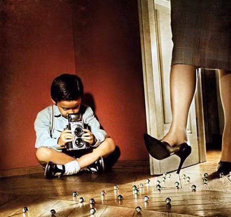 Mẹ mua cho máy chụp hình Ra đây ngồi xó để rình cô lăn