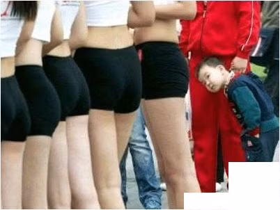 Mấy cô chân đẹp quá chừng Chẳng như chân mẹ chiều từng xắn ông (ống)