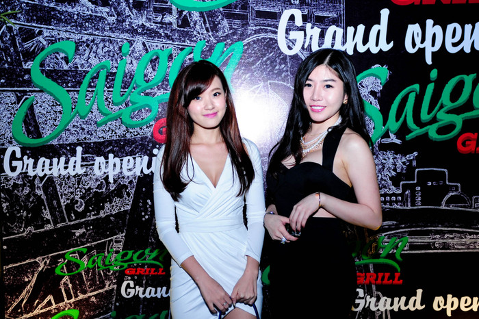 Hotgirl Mi Du cũng đến chúc mừng "Người đẹp không đòi quà”.