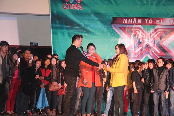 Chia tay Mr. Đàm và các thí sinh tại Vinh, vòng tuyển sinh mở rộng “Cơ hội cuối cùng” đã chính thức kết thúc. Những tấm vé thông hành cuối cùng vào vòng hội ngộ của chương trình X-Factor đã tìm được chủ nhân. Các giám khảo chính thức sẽ có mặt tại các buổi quay hình vòng hội ngộ vào đầu tháng 3 tới. Chia tay Mr. Đàm và các thí sinh tại Vinh, vòng tuyển sinh mở rộng “Cơ hội cuối cùng” đã chính thức kết thúc. Những tấm vé thông hành cuối cùng vào vòng hội ngộ của chương trình X-Factor đã tìm được chủ nhân. Các giám khảo chính thức sẽ có mặt tại các buổi quay hình vòng hội ngộ vào đầu tháng 3 tới.