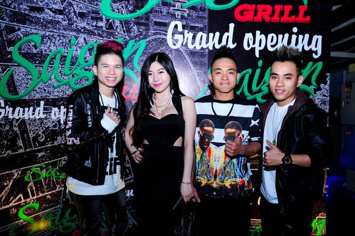 Phúc Bồ cũng góp mặt để chúc mừng bạn.