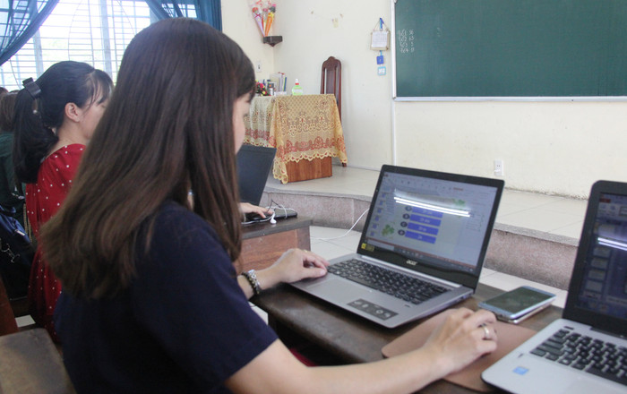 Dù đang trong thời gian nghỉ học vì dịch bệnh Covid-19 nhưng hầu hết giáo viên đều có mặt tại trường.