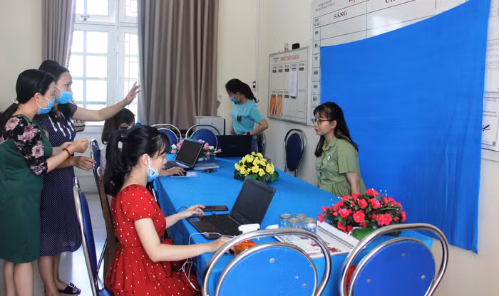 Một phòng thư viện được chuyển đổi thành "phim trường".