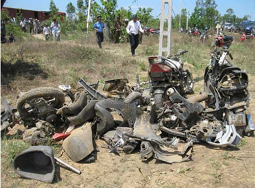 Xe máy trên toa tàu bị hư hỏng nặng