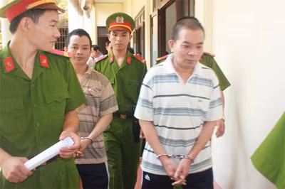 37 năm tù cho hai cha con hiếp dâm bé gái ảnh 1