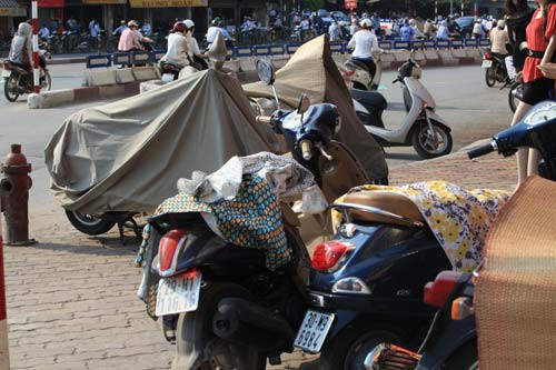 Che chắn để yên xe bớt nóng phần nào Che chắn để yên xe bớt nóng phần nào