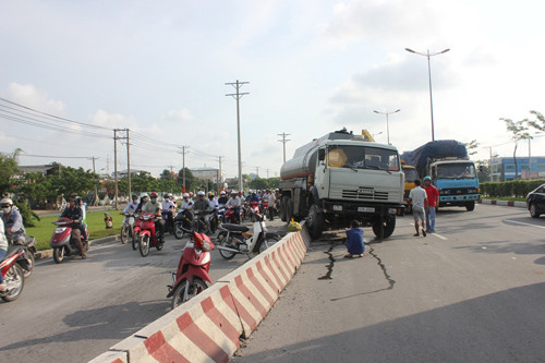 Hiện trường sự cố giao thông suýt xảy ra thảm họa trên XLHN.