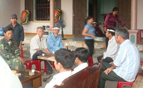 Đau lòng: 4 cha con bị bắt vì giết người ảnh 1 Đau lòng: 4 cha con bị bắt vì giết người, An ninh - Hình sự, trong an, an mang, vu an, giet nguoi, hung thu, thu pham, cong an, danh chet nguoi, tin tuc, bao