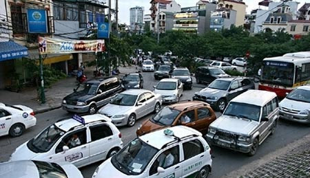 Đề xuất mới: Cấm ôtô cá nhân 5 ngày/tuần, Tin tức trong ngày, han che xe ca nhan, han che phuong tien ca nhan, han che o to, han che xe may, phi luu hanh xe, phi han che xe, phi bao tri duong bo, phi xang dau, bao, tin hay, tin hot, tin tuc