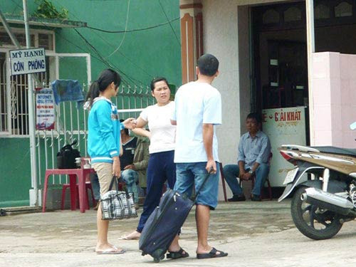 Chực chờ “chặt chém” du khách, Tin tức trong ngày, chat chem, du khach, thuong de, nha xe, nha nghi, khach san, phong khach san, bao, tin tuc, tin hot, tin hay