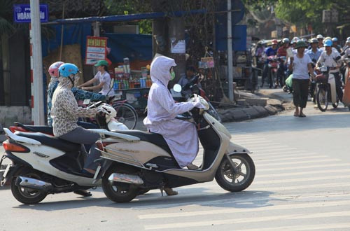 Áo, váy chống nắng "lên ngôi" Áo, váy chống nắng "lên ngôi"