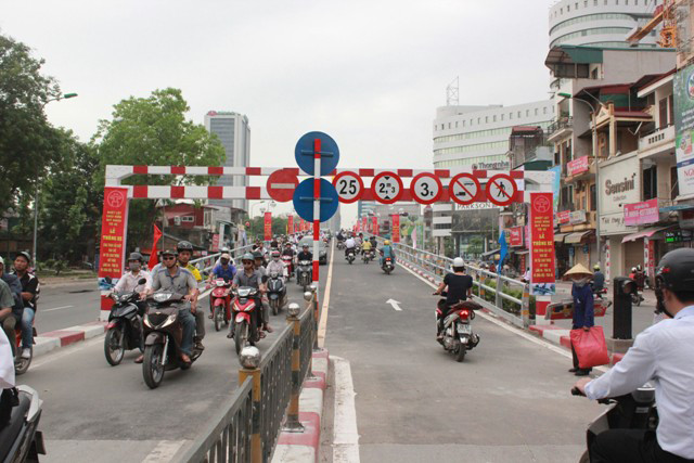 Mặt đường cầu được kết cấu bằng bê tông nhựa Mặt đường cầu được kết cấu bằng bê tông nhựa