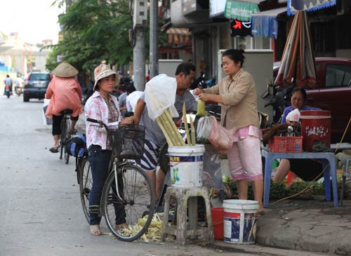 Mùa nóng, nước mía bán chạy hơn hẳn Mùa nóng, nước mía bán chạy hơn hẳn