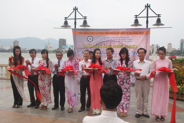 Cuộc triển lãm được tổ chức trước thềm cuộc thi Trình diễn pháo hoa quốc tế Đà Nẵng 2012 đã tạo nên thương hiệu riêng của Đà Nẵng. Cuộc triển lãm được tổ chức trước thềm cuộc thi Trình diễn pháo hoa quốc tế Đà Nẵng 2012 đã tạo nên thương hiệu riêng của Đà Nẵng.