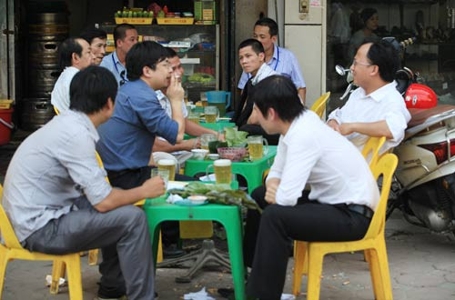 Trời nóng, lượng khách đến quán bia tăng vọt Trời nóng, lượng khách đến quán bia tăng vọt