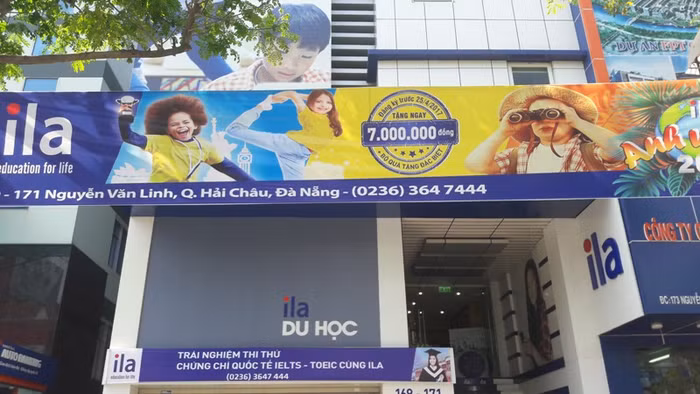 Phía gia đình học viên cho rằng, công ty tư vấn du học đã cố tình lập lờ để "biến" hồ sơ nhập học thành hợp đồng với công ty ở Mỹ. Ảnh: TT