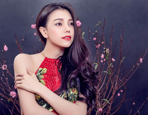 Được biết, trong gần một năm qua, Trà Ngọc Hằng tạm lắng trong nhiều công việc, không nhận show diễn, hoàn toàn tập trung vào việc học tập để tiến bộ hơn. Được biết, trong gần một năm qua, Trà Ngọc Hằng tạm lắng trong nhiều công việc, không nhận show diễn, hoàn toàn tập trung vào việc học tập để tiến bộ hơn.