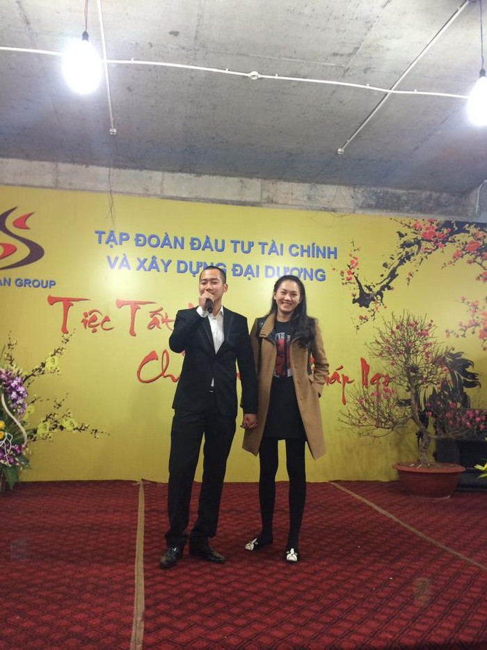 Ngọc Thạch và 'thiếu gia' Đỗ Bình Dương vừa kết hôn vào tháng 9 vừa qua. Chi phí cho đám cưới trong mơ của Ngọc Thạch và người chồng giàu có ước tính khoảng 7 tỷ đồng, được xếp vào loại hoành tráng nhất nhì showbiz Việt.