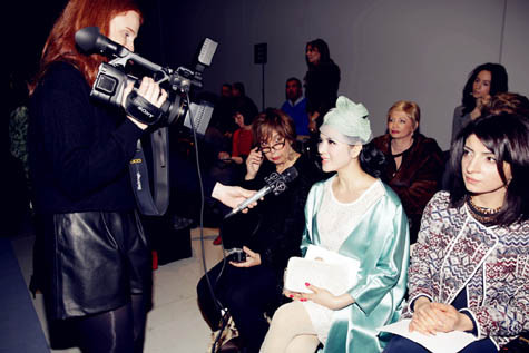 Các show diễn haute couture luôn là có sức hấp dẫn lớn, “lôi kéo” được sự góp mặt của những ngôi sao lớn cũng như các kênh truyền hình, tạp chí thời trang hàng đầu trên thế giới. Các show diễn haute couture luôn là có sức hấp dẫn lớn, “lôi kéo” được sự góp mặt của những ngôi sao lớn cũng như các kênh truyền hình, tạp chí thời trang hàng đầu trên thế giới.