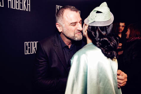 Đây là một trong số những “ông trùm” về dòng sản phẩm haute couture. Đây là một trong số những “ông trùm” về dòng sản phẩm haute couture.