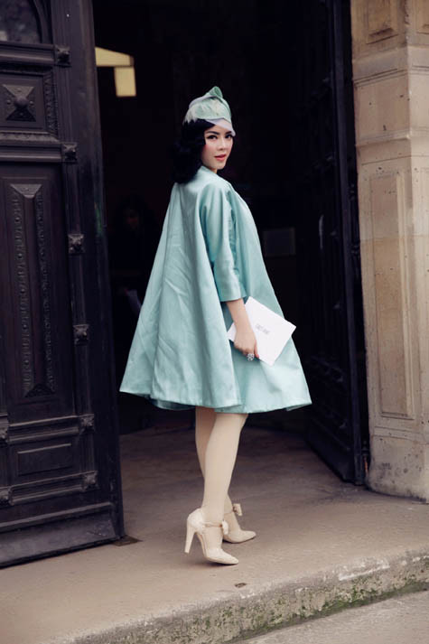 Tuy nhiên, bộ trang phục rất đẹp này của Lý Nhã Kỳ đã bị trừ điểm ít nhiều vì phần vải nhăn nhúm khi nhìn từ phía sau. Tuy nhiên, bộ trang phục rất đẹp này của Lý Nhã Kỳ đã bị trừ điểm ít nhiều vì phần vải nhăn nhúm khi nhìn từ phía sau.