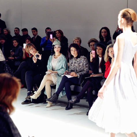 Sự xuất hiện nổi bật với phong cách thời trang cổ điển, quý tộc của Lý Nhã Kỳ đã tạo ấn tượng mạnh đối với quan khách tham dự show diễn. Sự xuất hiện nổi bật với phong cách thời trang cổ điển, quý tộc của Lý Nhã Kỳ đã tạo ấn tượng mạnh đối với quan khách tham dự show diễn.