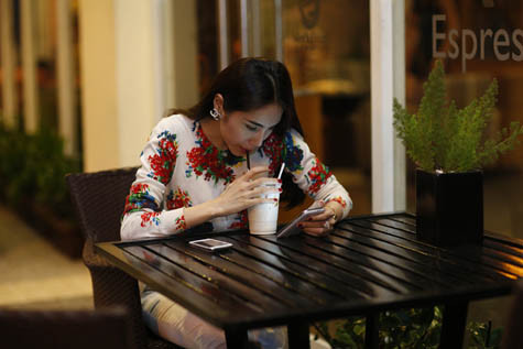 Sau khi sinh con, Thủy Tiên nhanh chóng lấy lại vóc dáng chuẩn để quay lại showbiz với single Kiss Me, Mãi thuộc về anh,...