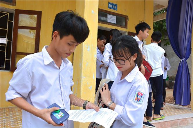 Khi độ khó của đề giảm xuống, thời gian và số lượng câu hỏi giảm xuống, liệu kỳ thi tốt nghiệp có phân loại thí sinh để trường đại học sử dụng xét tuyển? (Ảnh minh họa: TTXVN) Khi độ khó của đề giảm xuống, thời gian và số lượng câu hỏi giảm xuống, liệu kỳ thi tốt nghiệp có phân loại thí sinh để trường đại học sử dụng xét tuyển? (Ảnh minh họa: TTXVN)