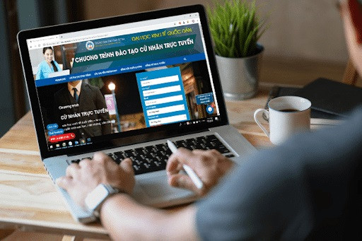 Ngày 29/4, Hiệp hội Các trường đại học, cao đẳng Việt Nam thông báo về việc tổ chức tập huấn các chuyên đề dạy học trực tuyến tại các cơ sở giáo dục đại học.(Ảnh minh họa: NEU) Ngày 29/4, Hiệp hội Các trường đại học, cao đẳng Việt Nam thông báo về việc tổ chức tập huấn các chuyên đề dạy học trực tuyến tại các cơ sở giáo dục đại học.(Ảnh minh họa: NEU)