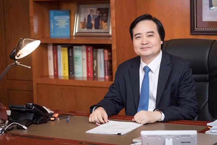 Bộ trưởng Nhạ đề nghị các đại học, trường đại học, học viện, cao đẳng cần tính toán thận trọng phương án tuyển sinh, không gây hoang mang cho học sinh.(Ảnh: moet.gov.vn)