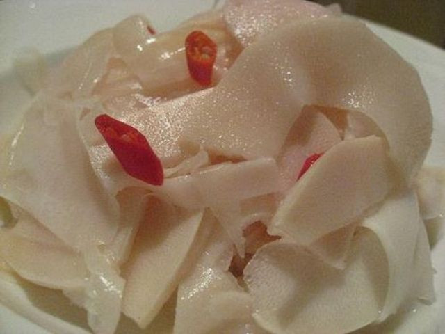 Măng ớt ngâm chua làm bao người nhớ nhung. Măng ớt ngâm chua làm bao người nhớ nhung.