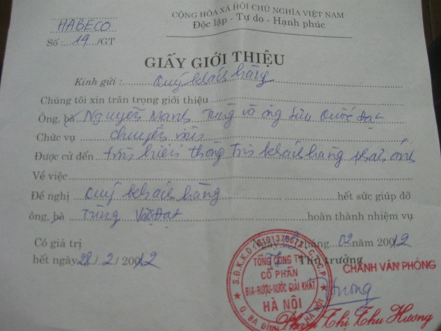 Giấy giới thiệu nhân viên đại diện Tổng công ty Bia - Rượu - Nước giải khát Hà Nội (gọi tắt là Habeco) sang làm việc với ông Hùng Giấy giới thiệu nhân viên đại diện Tổng công ty Bia - Rượu - Nước giải khát Hà Nội (gọi tắt là Habeco) sang làm việc với ông Hùng