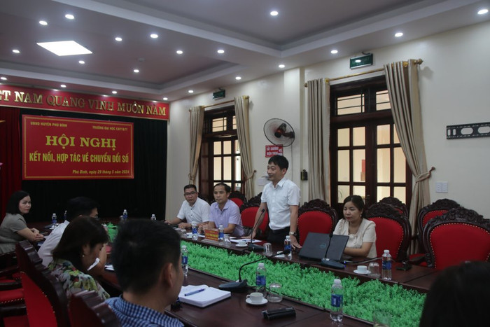 Thầy Phùng Trung Nghĩa - Hiệu trưởng Trường Đại học Công nghệ Thông tin và Truyền thông (Đại học Thái Nguyên) phát biểu tại buổi lễ. IMG_5971-1024x683.jpg