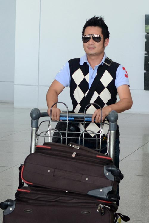 Hình ảnh Bằng Kiều tại sân bay. Hình ảnh Bằng Kiều tại sân bay.