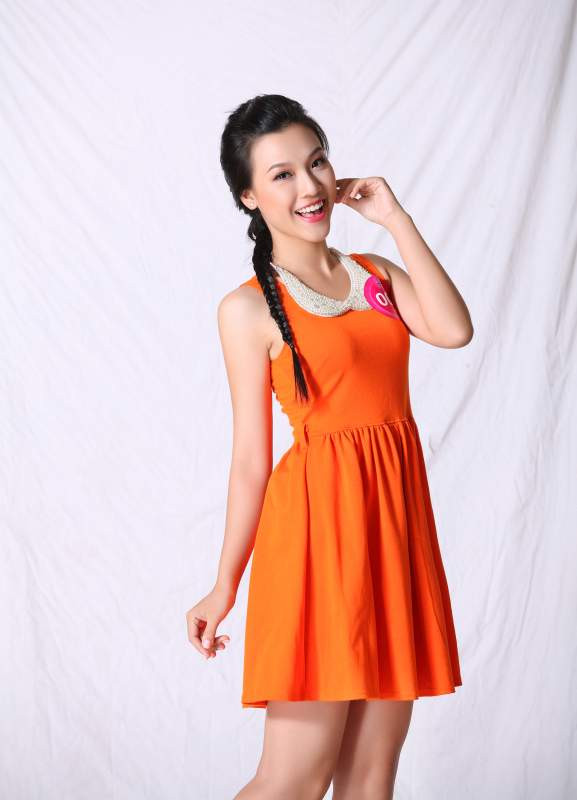 Hiện Hoàng Oanh đang là sinh viên của Đại học KHXH và NV TP HCM.