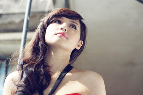 Không chỉ là người mẫu ảnh, Tâm Tít còn có kinh nghiệm trong cuộc thi sắc đẹp và từng đoạt giải Á khôi Người đẹp Hoa anh đào 2009.