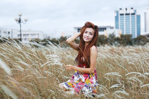 Hiện cô nàng đang trau dồi kiến thức cũng như kỹ năng sống để đoạt giải cao nhất trong cuộc thi Miss Photo 2012.