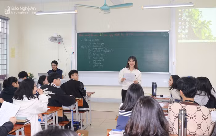 Giờ học tiếng Anh của học sinh Trường Phổ thông dân tộc nội trú THPT số 2. Ảnh : Báo Nghệ An Giờ học tiếng Anh của học sinh Trường Phổ thông dân tộc nội trú THPT số 2. Ảnh : Báo Nghệ An