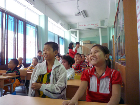 Cười tươi như hoa trong tiết học Kỹ năng sống. (Ảnh Thu Hòe) Cười tươi như hoa trong tiết học Kỹ năng sống. (Ảnh Thu Hòe)