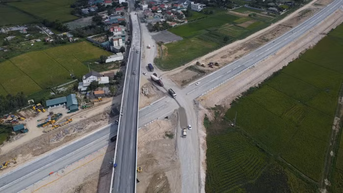 Sau khi được lưu thông, thời gian đi từ Nghệ An tới Hà Nội sẽ được rút ngắn khoảng 1,5 giờ so với việc lưu thông trên Quốc lộ 1A như hiện nay. Ảnh: Trung Dũng