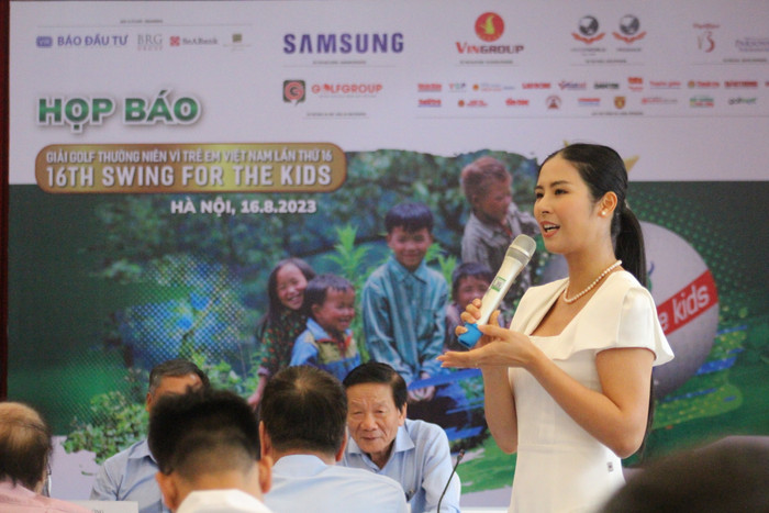 Hoa hậu Đặng Thị Ngọc Hân hy vọng về một giải đấu thành công để có kinh phí hỗ trợ cho nhiều học sinh, sinh viên nghèo hơn nữa. Ảnh: Trung Dũng Hoa hậu Đặng Thị Ngọc Hân hy vọng về một giải đấu thành công để có kinh phí hỗ trợ cho nhiều học sinh, sinh viên nghèo hơn nữa. Ảnh: Trung Dũng