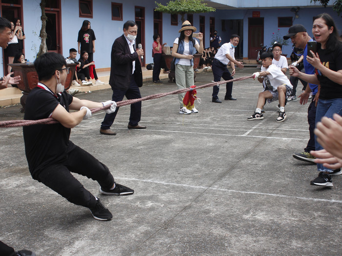 Các lớp thi kéo co. Ảnh: Trần Lý Các lớp thi kéo co. Ảnh: Trần Lý