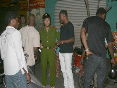 Cầu thủ Tây ở Việt Nam và bi kịch bán thân nuôi miệng Cầu thủ Tây ở Việt Nam và bi kịch bán thân nuôi miệng