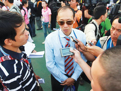 Trưởng bộ môn điền kinh Dương Đức Thủy (giữa) ít hợp tác với Liên đoàn Điền kinh VN - Ảnh: Ngô Nguyễn Trưởng bộ môn điền kinh Dương Đức Thủy (giữa) ít hợp tác với Liên đoàn Điền kinh VN - Ảnh: Ngô Nguyễn