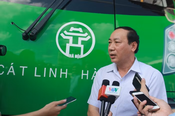 Thứ trưởng Nguyễn Hồng Trường trao đổi với phóng viên các cơ quan thông tấn báo chí